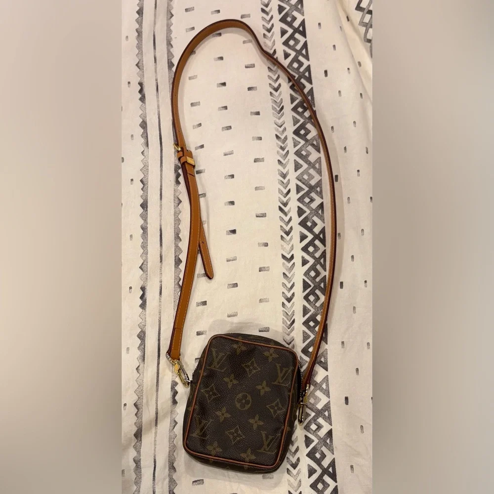RARE Authentic Vintage Mini Danube Louis Vuitton Monogram Crossbody - Picture 2 of 13